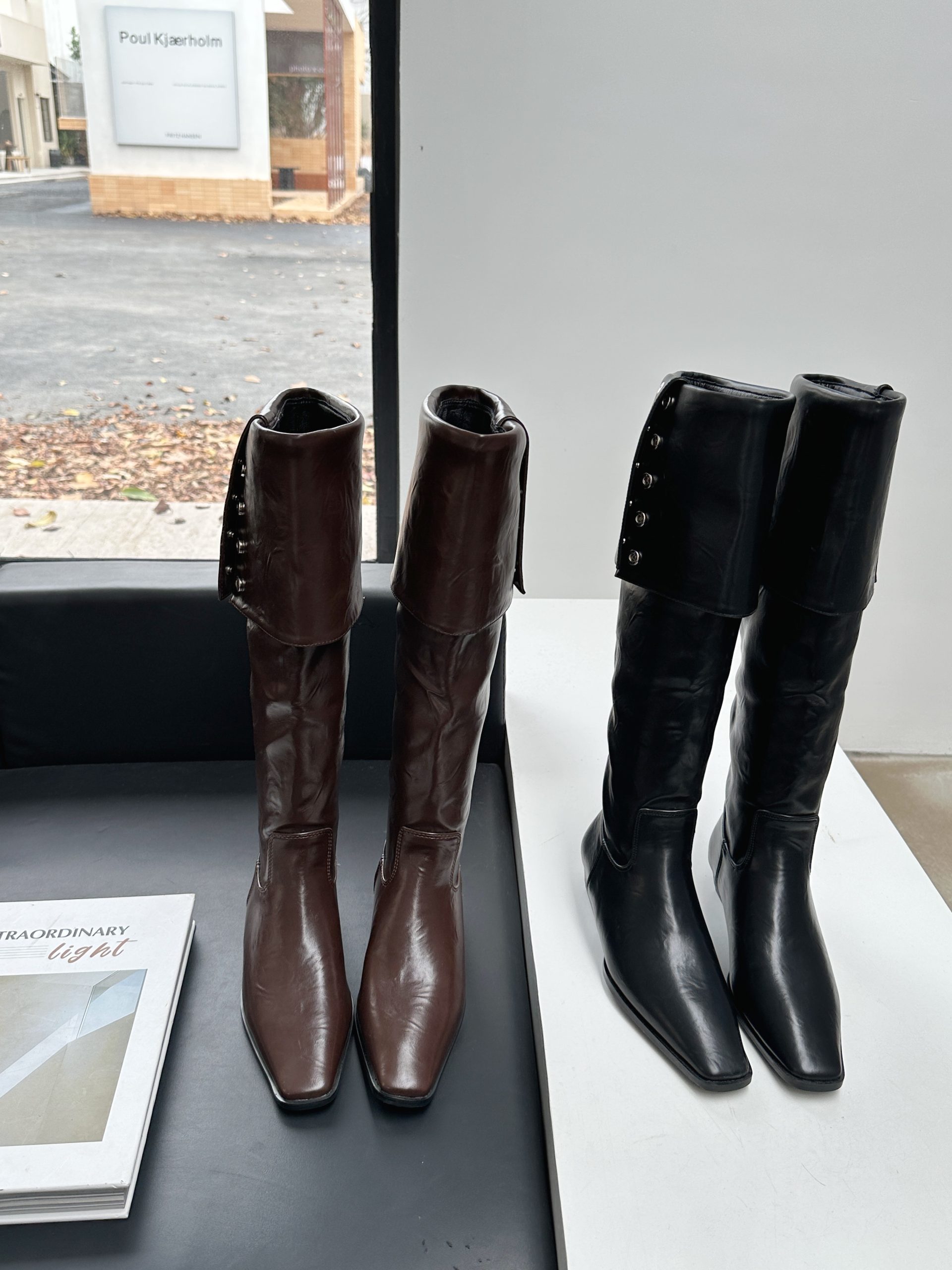 2024 New Chunky Heel Western Boots Button Temperament Low Heel Square Toe High Boots Retro Soft Leather Slim Women Boots