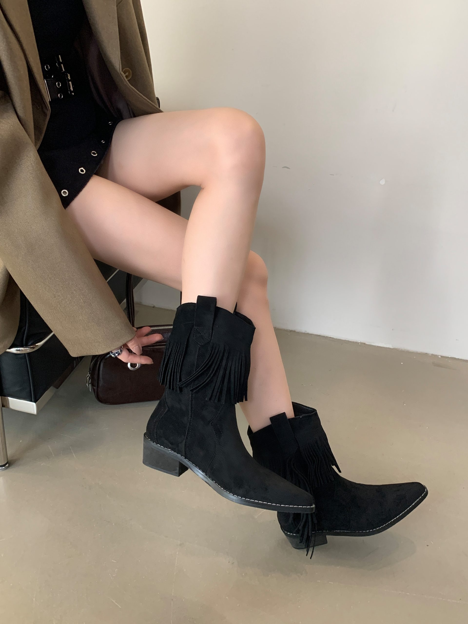2024-new-retro-pointed-toe-fringe-western-cowboy-boots-suede-pull-on-short-boots-chunky-heel-martin-boots-for-women_1