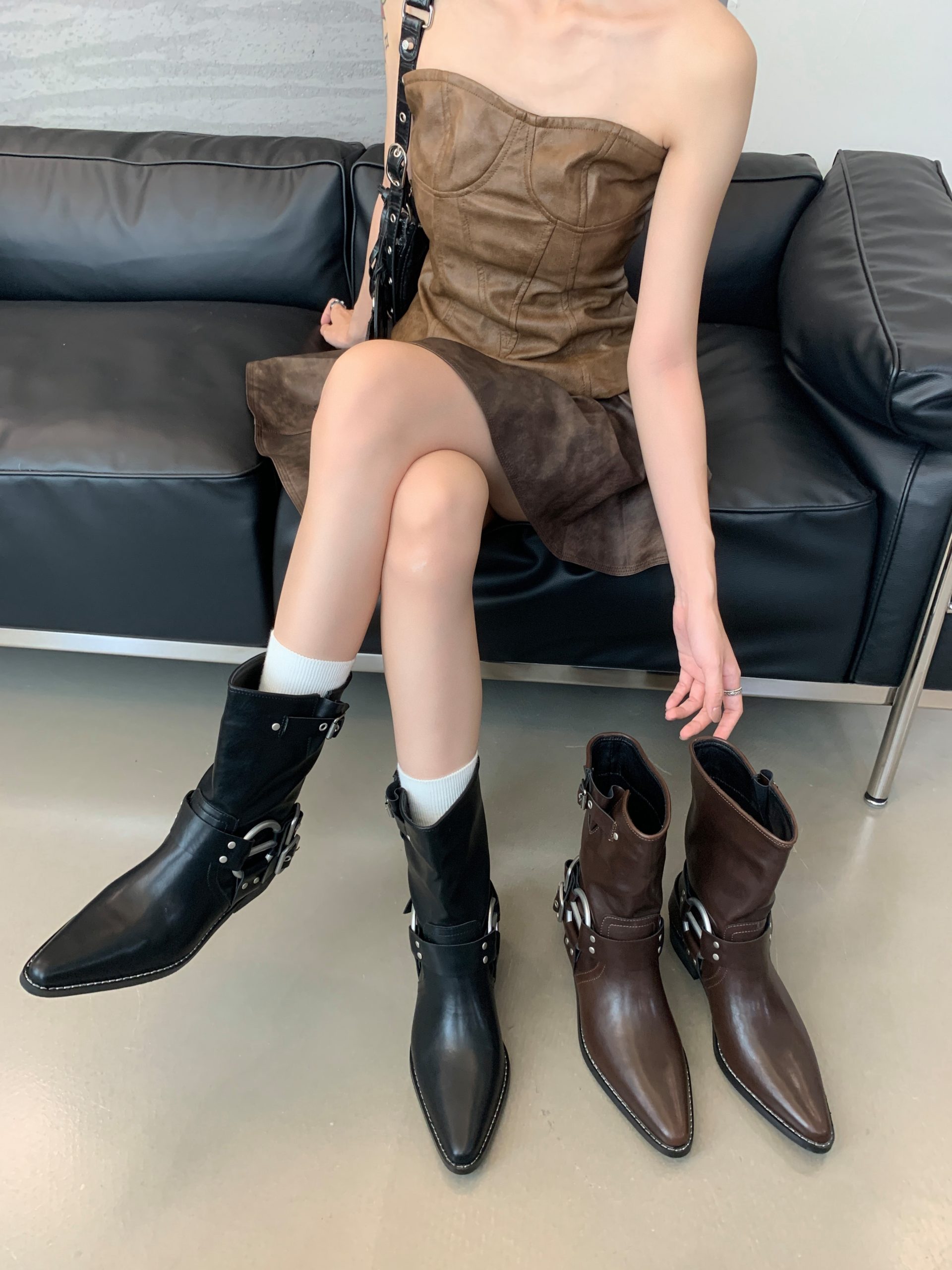 2024 New Retro Pointed Toe Western Cowboy Boots Suede Sleeve Short Boots Chunky Heel Martin Boots Women