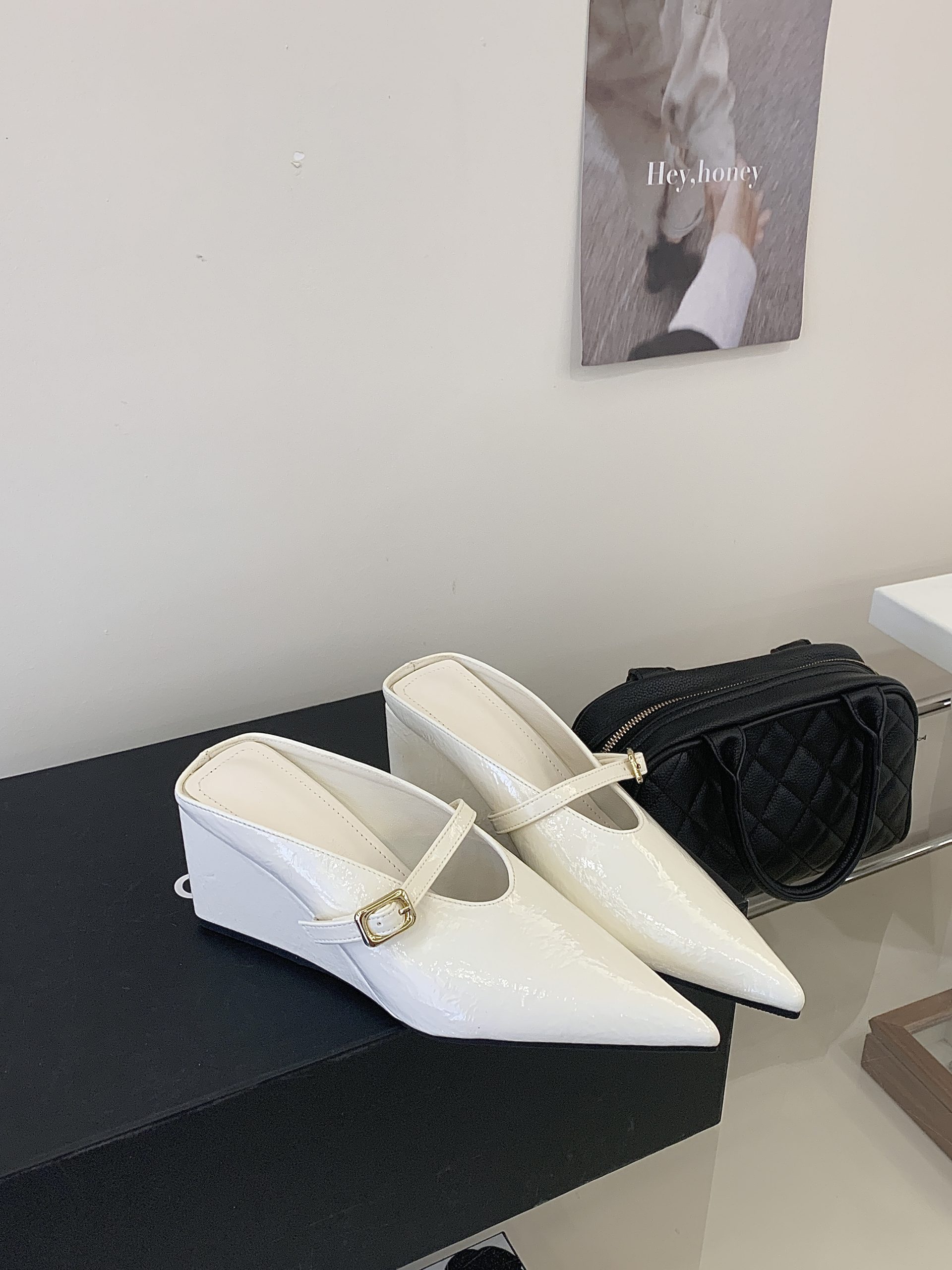 2026 New French Style Pointed Toe Thick Sole Half Slippers Women Mid Heel One Strap Commuter High Heels Shoes