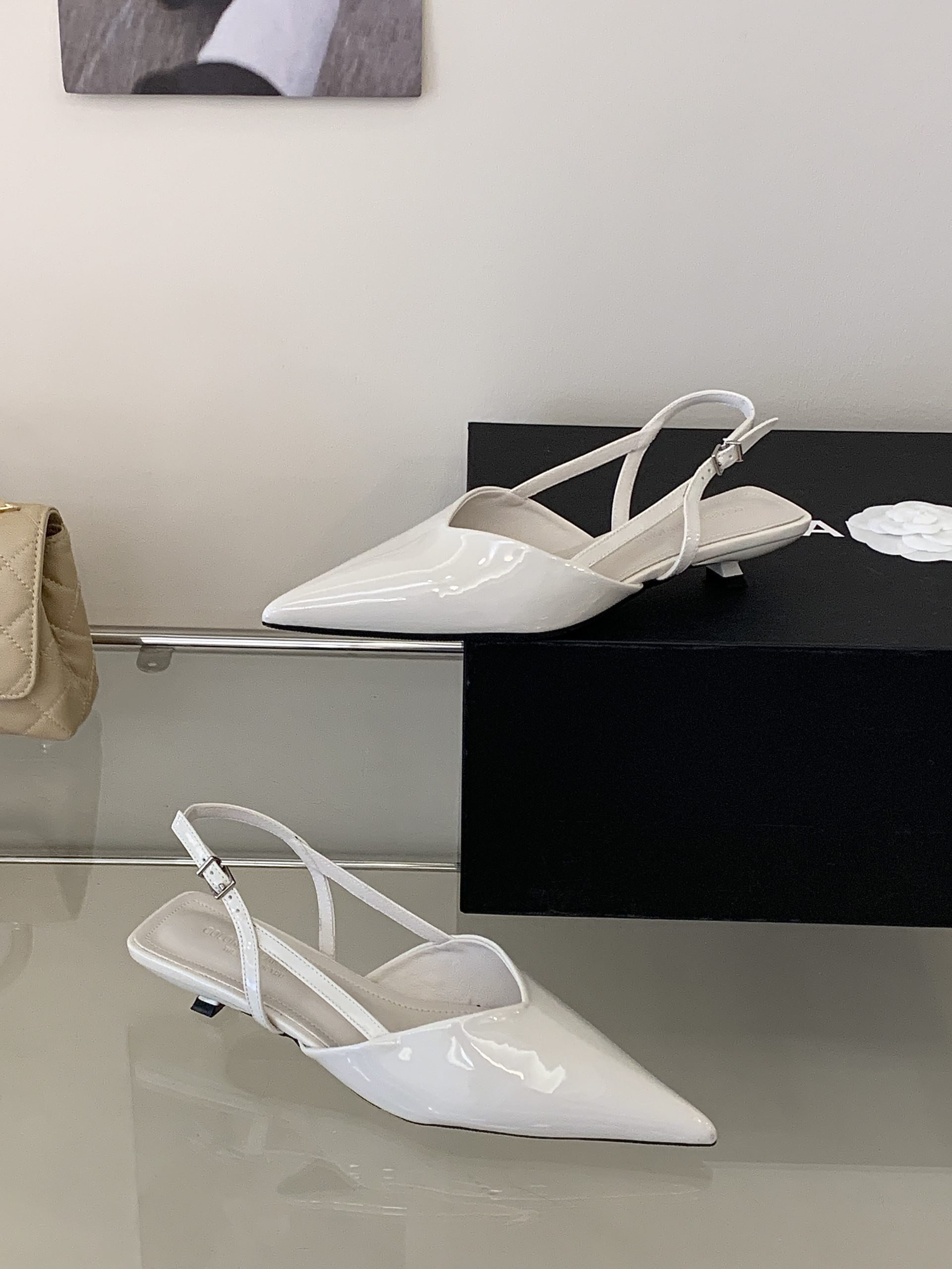 2026 New Style Closed Toe Half Slipper French Pointed Toe Fashion Thin Heel Low Heel Comfortable Commuter Shoes for Women - Image 3