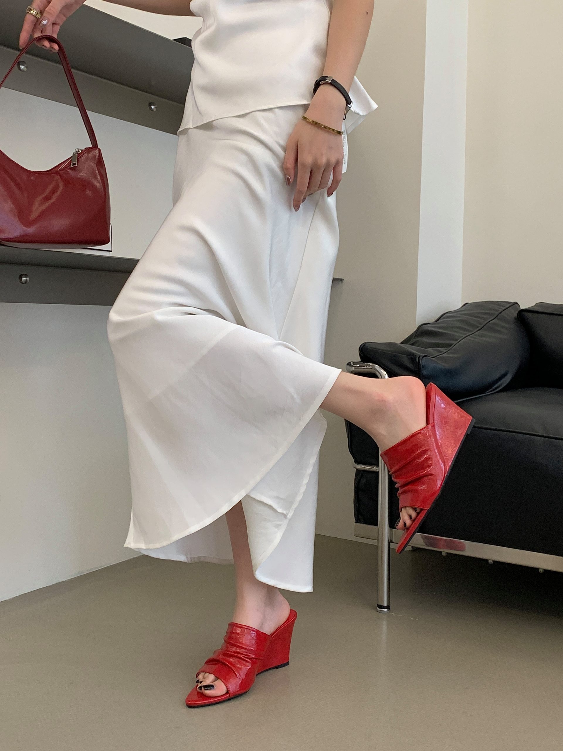 bubufly-2026-summer-new-european-style-womens-real-leather-wrinkled-wedge-fashion-high-heels-one-strap-open-toe-sandals_1
