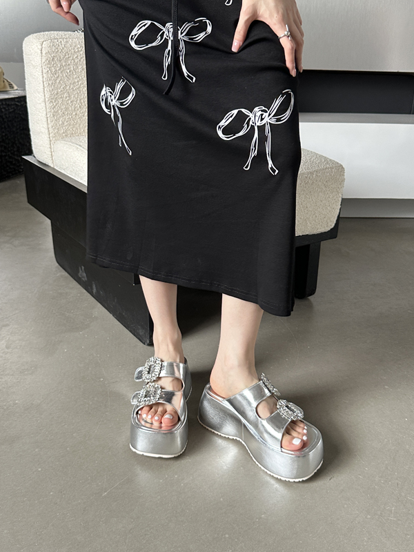 Hot Selling Chunky Sole Slippers with Double Diamond Buckle - Image 4